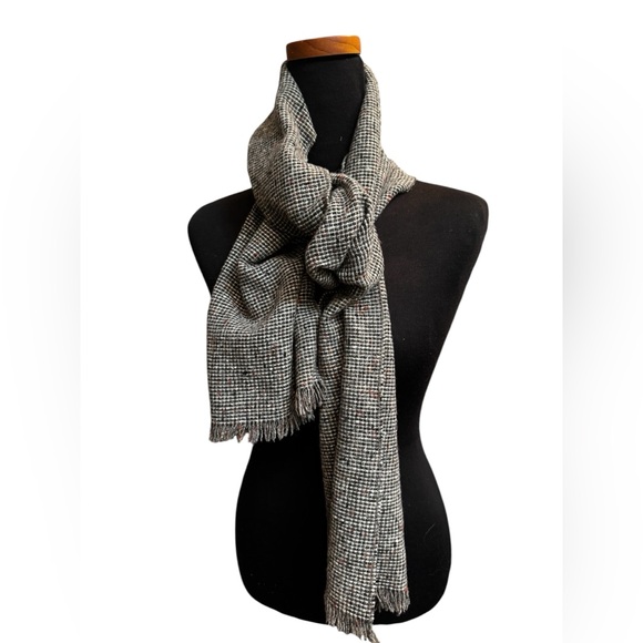 WOOL Men’s Unisex Scarf Gray Brown Marled Fringe knitted Quiet Luxury Winter EUC - Picture 1 of 15
